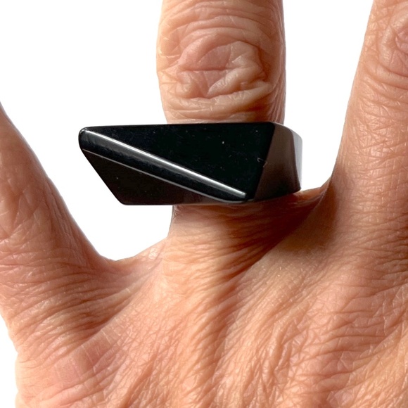 Vintage 6 Lucite Ring Black Trapezoid Statement Mid Century Modern Geometric - Picture 11 of 16